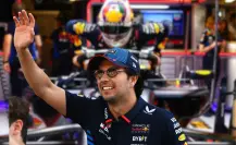 Fans piden a Cadillac firmar a Checo Pérez en su presentación en F1