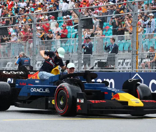 El Drivers Parade del Gran Premio se llevó a cabo con monoplazas construidos con LEGOs. Getty Images El Drivers Parade del Gran Premio se llevó a cabo con monoplazas construidos con LEGOs. Getty Images