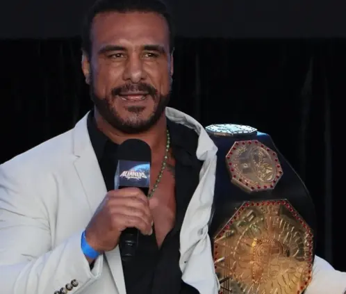 Alberto del Río encabeza el grupo de ocho luchadores mexicanos de Triple A que han firmado con la WWE. @PrideOfMexico Alberto del Río encabeza el grupo de ocho luchadores mexicanos de Triple A que han firmado con la WWE. @PrideOfMexico