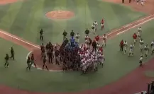 ¡Me urge una patrulla! Empujones y golpes en el juego entre Diablos Rojos y Guerreros de Oaxaca