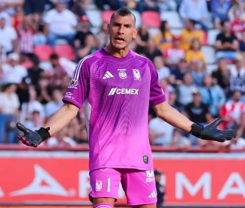 Nahuel Guzmán encaró a la afición del Necaxa tras los gritos homofóbicos en su contra. @dataref_mx Nahuel Guzmán encaró a la afición del Necaxa tras los gritos homofóbicos en su contra. @dataref_mx
