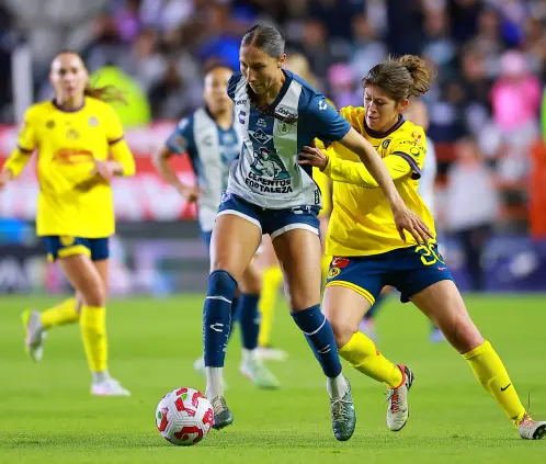 El Pachuca vs. América Femenil tuvo mejor entrada que el duelo entre ambos equipos en la rama varonil. @Getty Images El Pachuca vs. América Femenil tuvo mejor entrada que el duelo entre ambos equipos en la rama varonil. @Getty Images