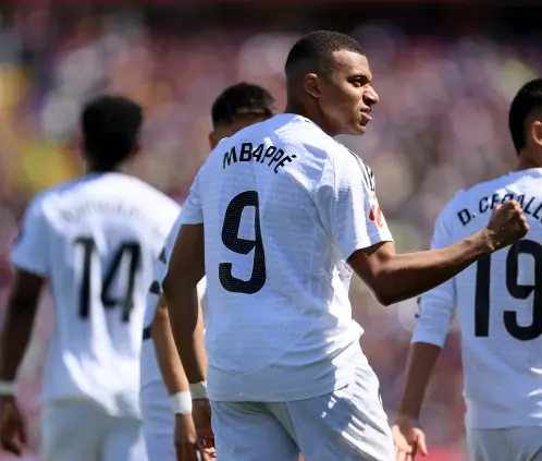 Kylian Mbappé adelantó al Real Madrid con un doblete antes del minuto 15, y ya es el líder de goleo de La Liga. Getty Images Kylian Mbappé adelantó al Real Madrid con un doblete antes del minuto 15, y ya es el líder de goleo de La Liga. Getty Images