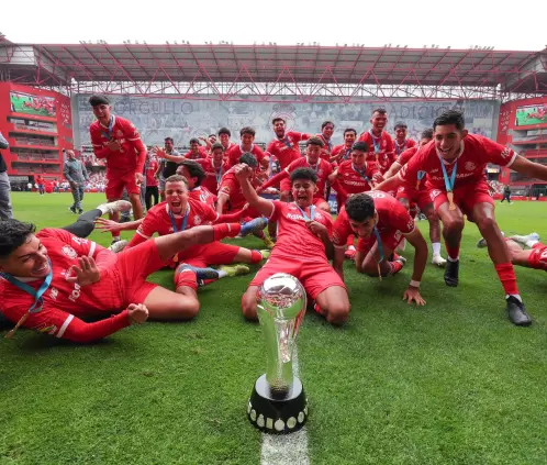 El Toluca se coronó campeón sub 23 al golear al FC Juárez. @MikelArriolaP El Toluca se coronó campeón sub 23 al golear al FC Juárez. @MikelArriolaP