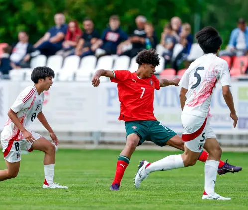 Cristiano Jr. debuta con Portugal Sub-15 y hereda el ‘7’ de su padre (Cristiano X) Cristiano Jr. debuta con Portugal Sub-15 y hereda el ‘7’ de su padre (Cristiano X)