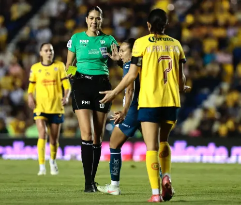 La silbante Diana Pérez no sancionó un penal a favor de las Águilas, empañando el juego (Daniel Gamez / POSTA DEPORTES) La silbante Diana Pérez no sancionó un penal a favor de las Águilas, empañando el juego (Daniel Gamez / POSTA DEPORTES)