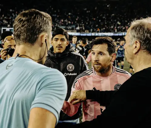 La acalorada discusión de Lionel Messi con un árbitro de la MLS (Foto: @M10GOAT (X)) La acalorada discusión de Lionel Messi con un árbitro de la MLS (Foto: @M10GOAT (X))