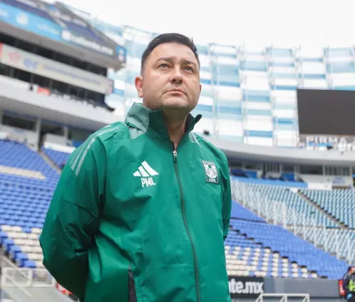 El entrenador Pedro Martínez enfrentó a un aficionado en redes sociales por el bajo rendimiento de Tigres Femenil en el último semestre. @PedroMLosa El entrenador Pedro Martínez enfrentó a un aficionado en redes sociales por el bajo rendimiento de Tigres Femenil en el último semestre. @PedroMLosa