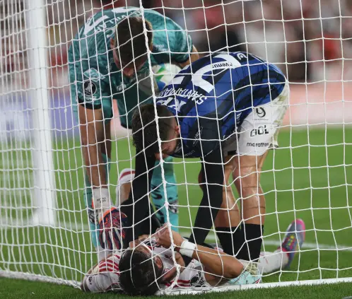 Maxi Meza sufrió una lesión en la costilla a solo un mes para la disputa del Mundial de Clubes. Getty Images Maxi Meza sufrió una lesión en la costilla a solo un mes para la disputa del Mundial de Clubes. Getty Images