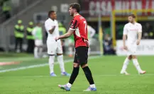 Santiago Giménez es expulsado en su regreso a la titularidad con el Milan