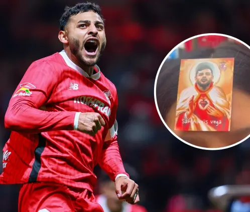 Un grupo de fans de Toluca se encomendaron a San Alexis Vega para afrontar la semifinal de vuelta ante Tigres en el Nemesio Diez. Un grupo de fans de Toluca se encomendaron a San Alexis Vega para afrontar la semifinal de vuelta ante Tigres en el Nemesio Diez.