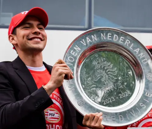 El Chucky Lozano conquistó su tercer título de la Eredivisie gracias al triunfo del PSV, cinco meses después de dejar al equipo. @PSV El Chucky Lozano conquistó su tercer título de la Eredivisie gracias al triunfo del PSV, cinco meses después de dejar al equipo. @PSV