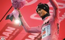Isaac Del Toro resiste la lluvia y sigue líder en el Giro de Italia