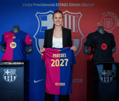 Irene Paredes rechazó reforzar a las Rayadas y renovó con el Barcelona hasta el 2027. @FCBfemeni Irene Paredes rechazó reforzar a las Rayadas y renovó con el Barcelona hasta el 2027. @FCBfemeni