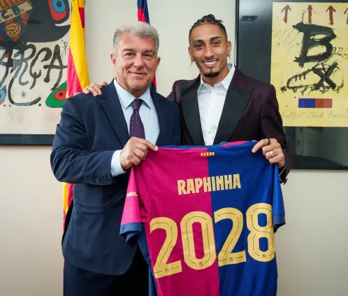 El Barcelona confirmó que Raphinha se mantendrá en sus filas hasta el 2028. @FCBarcelona_es El Barcelona confirmó que Raphinha se mantendrá en sus filas hasta el 2028. @FCBarcelona_es