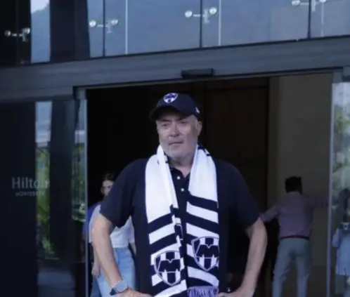 Doménec Torrent, nuevo director técnico de Rayados, llegó a la Sultana del Norte para ponerse manos a la obra.