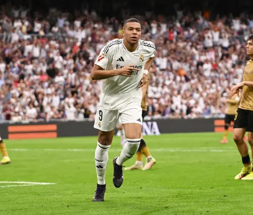 Mbappé acaricia la gloria con su primer pichichi y Bota de Oro (Photo by Denis Doyle/Getty Images) Mbappé acaricia la gloria con su primer pichichi y Bota de Oro (Photo by Denis Doyle/Getty Images)
