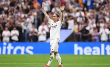 Ovaciones, lágrimas y doblete de Mbappé en noche histórica