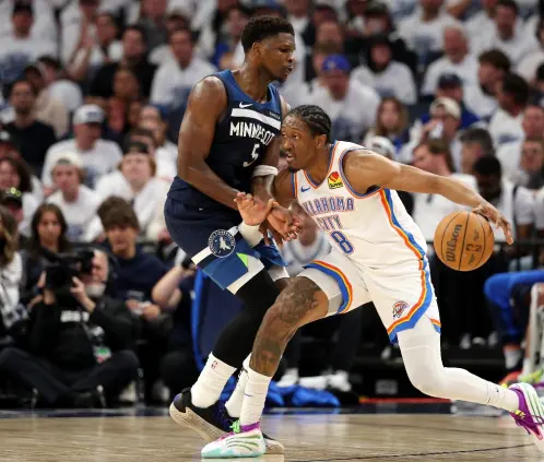 Edwards fue un demonio para el ataque de los Wolves que ya aullaron en la serie por el Oeste (Getty Images) Edwards fue un demonio para el ataque de los Wolves que ya aullaron en la serie por el Oeste (Getty Images)