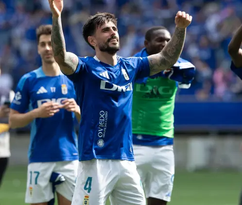 El Real Oviedo de Veljko Paunovic aspira a ascender a La Liga en la última jornada de La Liga Hypermotion. @Real Oviedo