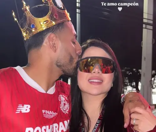 La verdadera heroína: La esposa de Alexis Vega nunca abandonó al jugador en su peor momento (Foto: p.gonzalezj (IG)) La verdadera heroína: La esposa de Alexis Vega nunca abandonó al jugador en su peor momento (Foto: p.gonzalezj (IG))