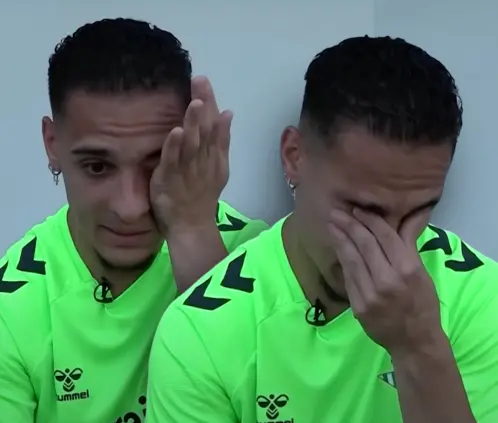 Antony se quiebra y llora en entrevista: En Manchester United pasaba días sin comer (Foto: TNT Sports Brasil) Antony se quiebra y llora en entrevista: En Manchester United pasaba días sin comer (Foto: TNT Sports Brasil)