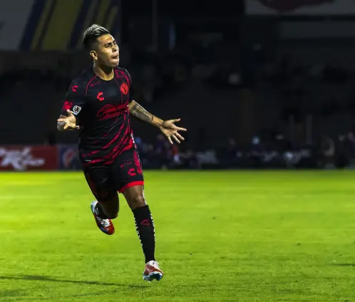 Efraín Álvarez, a un paso de ser el primer fichaje de Chivas (Photo by Francisco Vega/Getty Images) Efraín Álvarez, a un paso de ser el primer fichaje de Chivas (Photo by Francisco Vega/Getty Images)