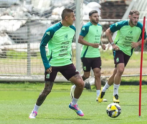Roberto Alvarado rechazó el Mundial de Clubes por la Selección Mexicana (Foto: Saúl Daniel Torres) Roberto Alvarado rechazó el Mundial de Clubes por la Selección Mexicana (Foto: Saúl Daniel Torres)