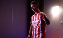 ¡Efraín Álvarez elige a Chivas y rechaza al América por amor!