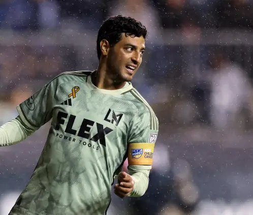 Efraín Juárez intentó sin éxito que Carlos Vela se sumará a los Pumas, aunque al final el delantero mexicano optó por el retiro. Getty Images