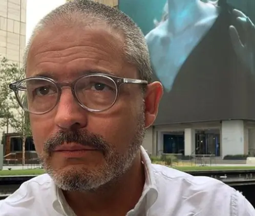 El periodista Gerardo Velázquez de León denunció que fue víctima de un robo mientras narraba el México vs. Suiza. @gvlo2008