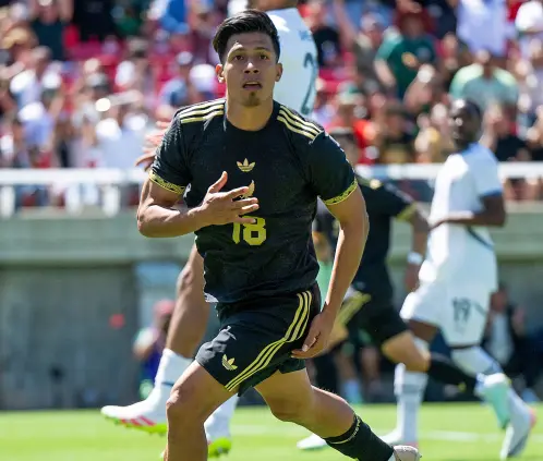 La marca Adidas tendría que rediseñar los uniformes de México para el Mundial del 2026, debido a inquietudes de la FMF. @miseleccionmx La marca Adidas tendría que rediseñar los uniformes de México para el Mundial del 2026, debido a inquietudes de la FMF. @miseleccionmx