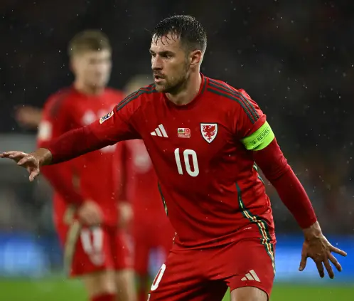 Aaron Ramsey, refuerzo de Pumas para el Apertura 2025, ha sido relacionado con la muerte de al menos 28 celebridades por sus goles. Getty Images Aaron Ramsey, refuerzo de Pumas para el Apertura 2025, ha sido relacionado con la muerte de al menos 28 celebridades por sus goles. Getty Images