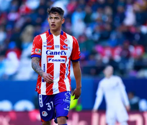 Los Tigres buscan ganarle a Rayados el fichaje de Eduardo Águila, actual defensa del San Luis. Getty Images Los Tigres buscan ganarle a Rayados el fichaje de Eduardo Águila, actual defensa del San Luis. Getty Images