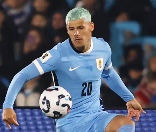 Jugador de Uruguay se pintó el pelo de azul y así reaccionó Marcelo Bielsa cuando lo vio (Getty Images) Jugador de Uruguay se pintó el pelo de azul y así reaccionó Marcelo Bielsa cuando lo vio (Getty Images)