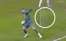 VIDEO | Tiago Volpi dio un pase de media cancha con la mano y terminó en gol