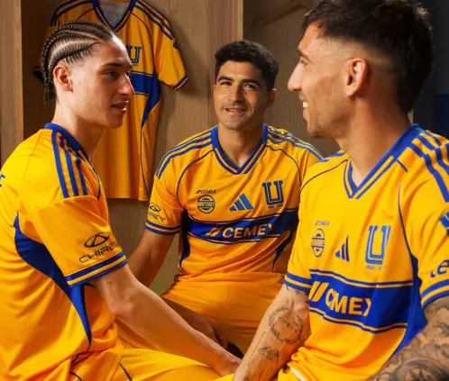 Tigres mostró por error la nueva línea Adidas Originals al presentar sus nuevos uniformes como local. @TigresOficial Tigres mostró por error la nueva línea Adidas Originals al presentar sus nuevos uniformes como local. @TigresOficial