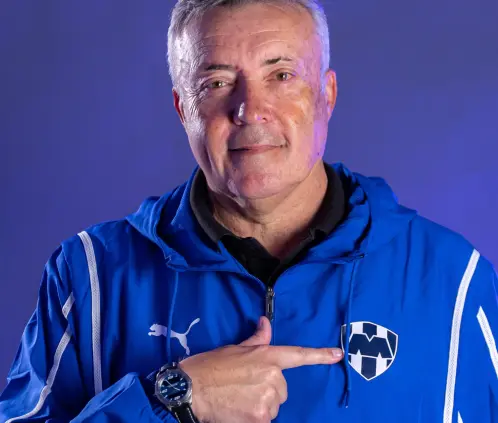 Domenec Torrent reveló que firmó con Rayados después de que Chivas no pudiera cubrir su salario @Rayados Domenec Torrent reveló que firmó con Rayados después de que Chivas no pudiera cubrir su salario @Rayados