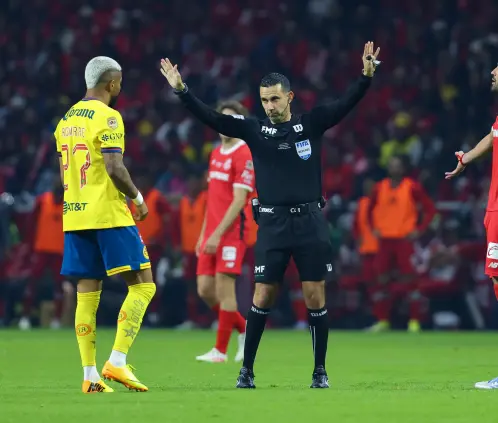 El árbitro César Ramos será el primer mexicano en ver acción en el Mundial de Clubes, al pitar el Boca Juniors vs. Benfica en Miami. Getty Images El árbitro César Ramos será el primer mexicano en ver acción en el Mundial de Clubes, al pitar el Boca Juniors vs. Benfica en Miami. Getty Images