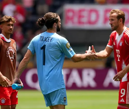 El increíble sacrificio de Conor Tracey portero del Auckland City (Photo by Dylan Buell/Getty Images) El increíble sacrificio de Conor Tracey portero del Auckland City (Photo by Dylan Buell/Getty Images)