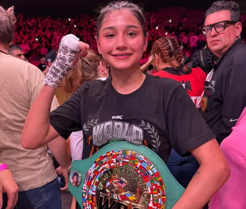 La mexicana Camila Zamorano se convirtió en la campeona más joven en la historia del boxeo femenino a la edad de 17 años. @HermosilloGob La mexicana Camila Zamorano se convirtió en la campeona más joven en la historia del boxeo femenino a la edad de 17 años. @HermosilloGob