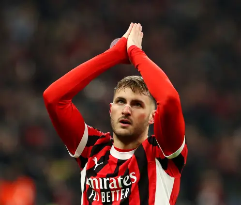 Massimiliano Allegri ha pedido al Milan el fichaje de un delantero top, al no considerar a Santiago Giménez como titular para la próxima temporada. Getty Images