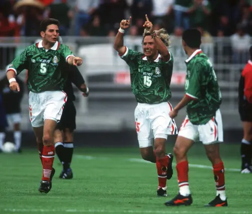 La FMF exigió a Adidas que el nuevo jersey de México como local para el Mundial de 2026 se inspire en el usado en Francia 98. Getty Images La FMF exigió a Adidas que el nuevo jersey de México como local para el Mundial de 2026 se inspire en el usado en Francia 98. Getty Images