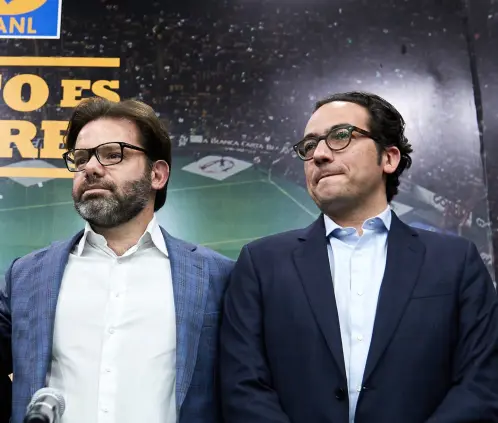 La afición de Tigres protestó contra la gestión de Mauricio Doehner y Mauricio Culebro. @mluiscastillo La afición de Tigres protestó contra la gestión de Mauricio Doehner y Mauricio Culebro. @mluiscastillo