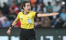 Katia Itzel García, primera mujer árbitra principal en Copa Oro varonil.