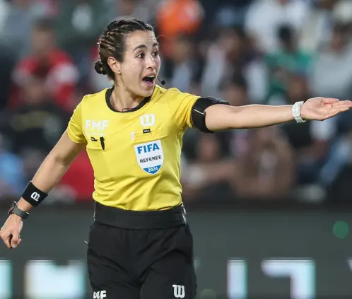 Katia Itzel García, primera mujer árbitra principal en Copa Oro varonil.  (Photo by Manuel Velasquez/Getty Images)