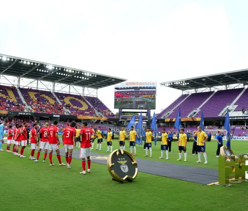 El segundo tiempo del Benfica vs. Auckland City no ha podido comenzar debido a la lluvia en Orlando. Getty Images El segundo tiempo del Benfica vs. Auckland City no ha podido comenzar debido a la lluvia en Orlando. Getty Images