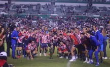 Chicharito se niega a levantar la Copa Morelos con Chivas