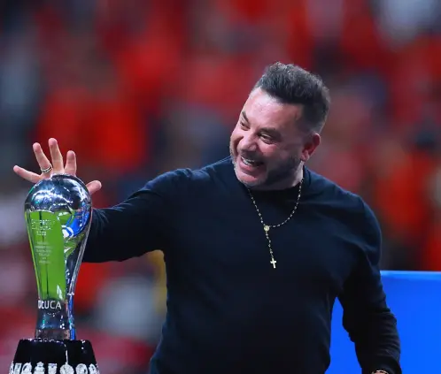 Esto pasa con Antonio Mohamed después de ser campeón en Liga MX (Photo by Manuel Velasquez/Getty Images) Esto pasa con Antonio Mohamed después de ser campeón en Liga MX (Photo by Manuel Velasquez/Getty Images)