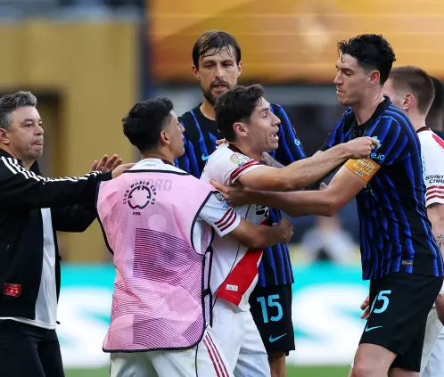 Marcelo Gallardo se despidió del Mundial de Clubes quejándose de que la FIFA puso los goles de Rayados en su partido, mientras sus jugadores terminaron peleando a golpes con los del Inter de Milan. Getty Images Marcelo Gallardo se despidió del Mundial de Clubes quejándose de que la FIFA puso los goles de Rayados en su partido, mientras sus jugadores terminaron peleando a golpes con los del Inter de Milan. Getty Images